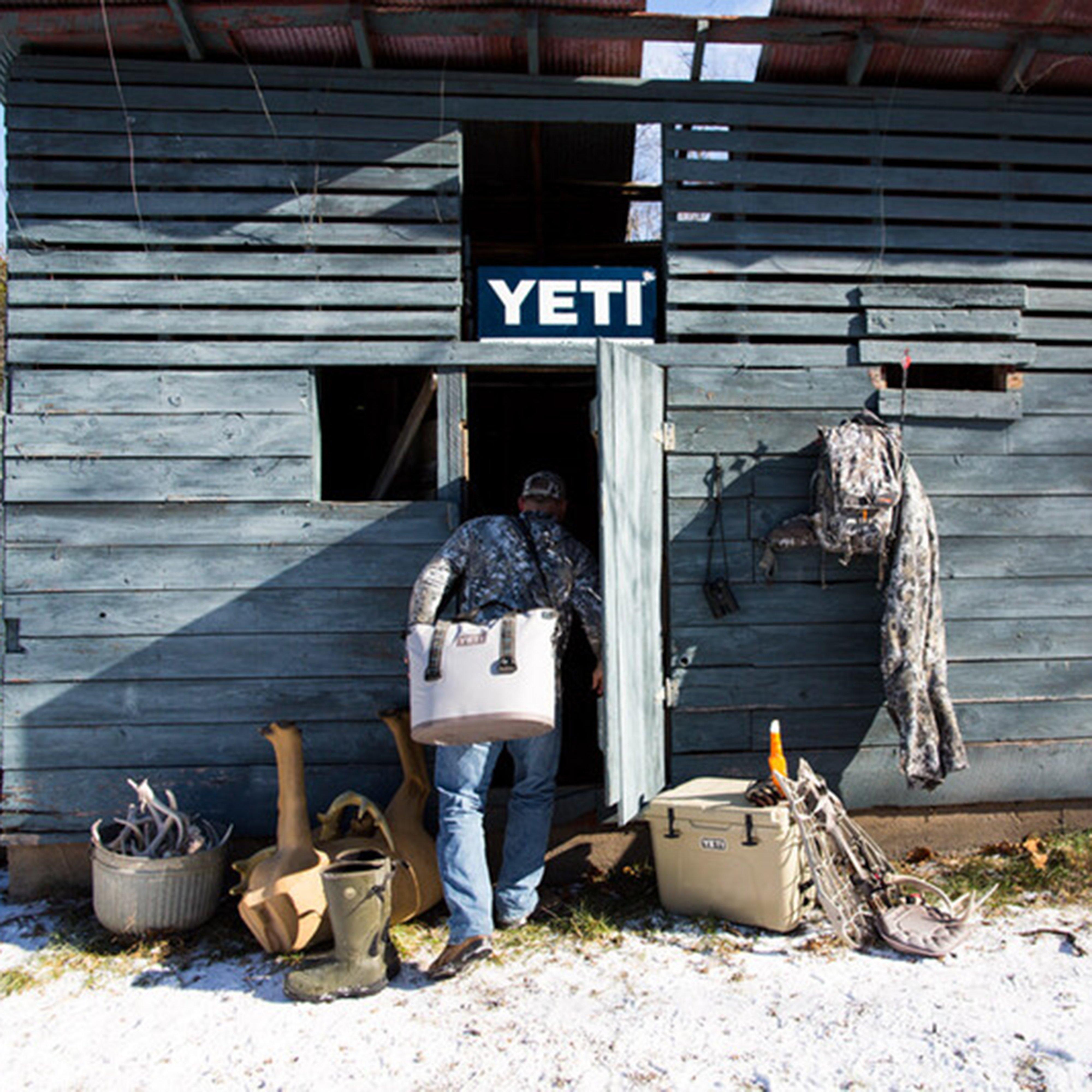 Tundra® 35 Cool Box