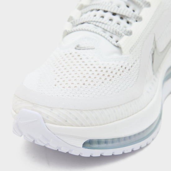 Women’s Pegasus Premium Running Shoe