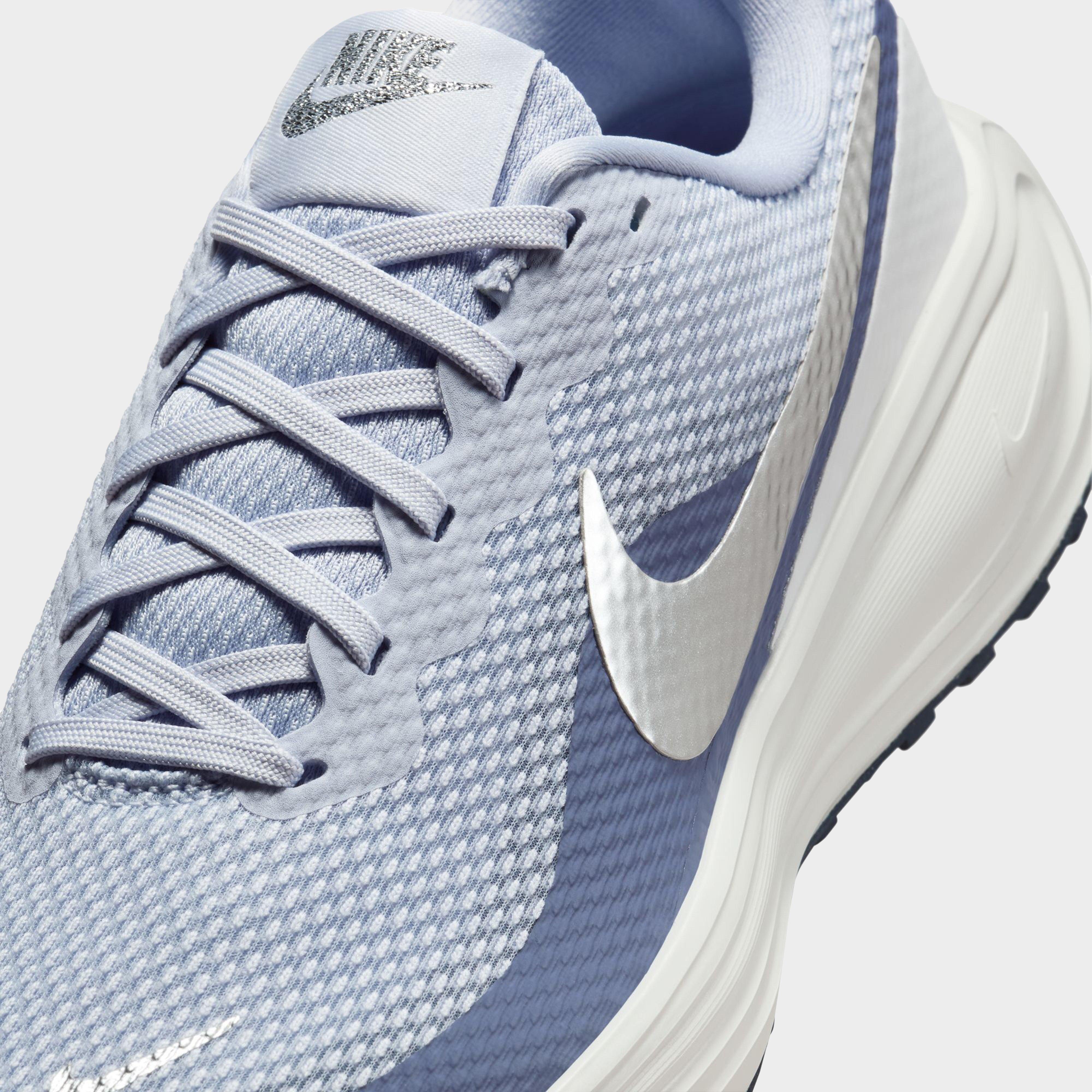 Women's Revolution 8 Road Running Shoes