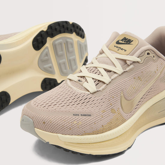 Womens Vomero 18 Running Shoes