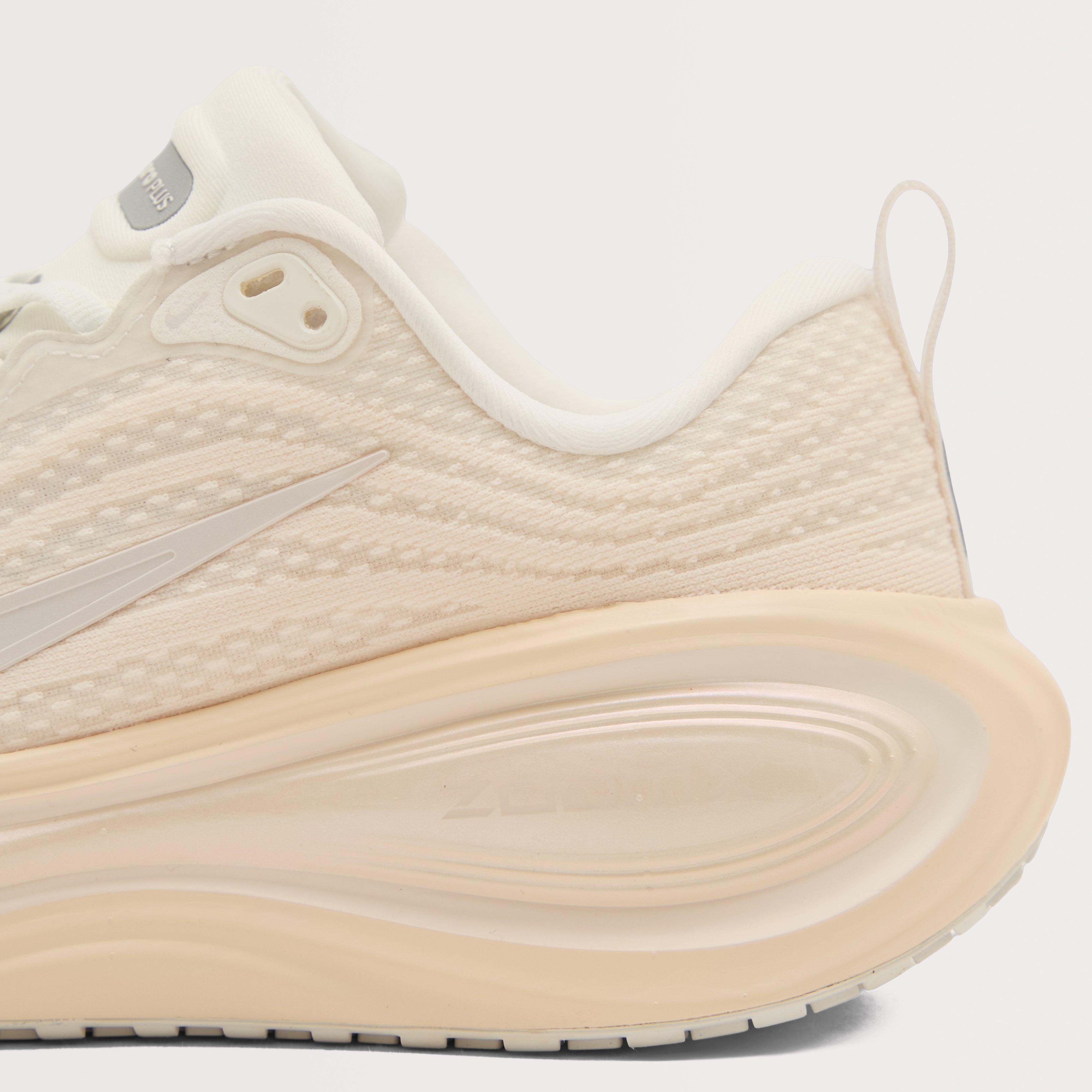 Womens Vomero Plus Running Shoes
