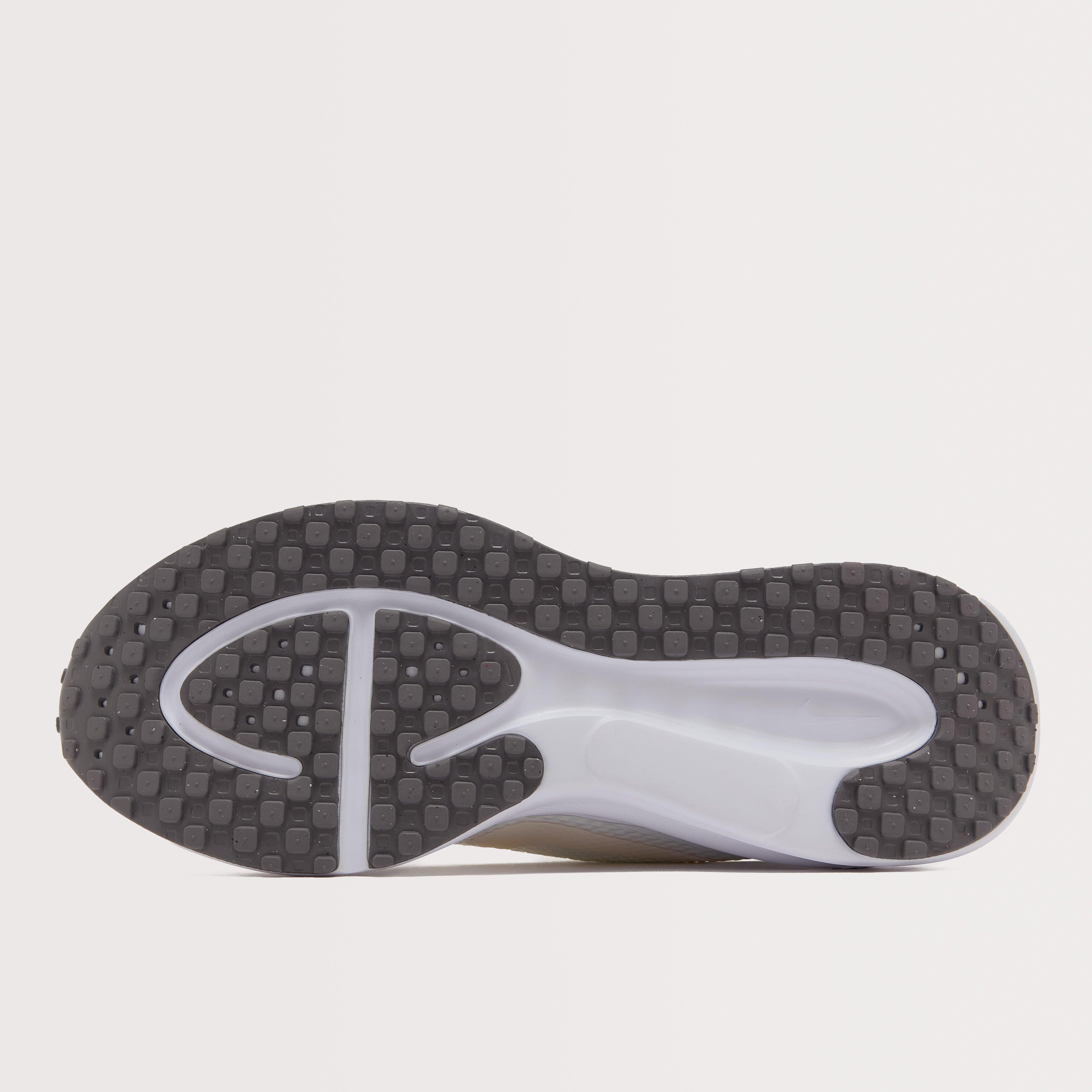 Women's Revolution 8 Road Running Shoes