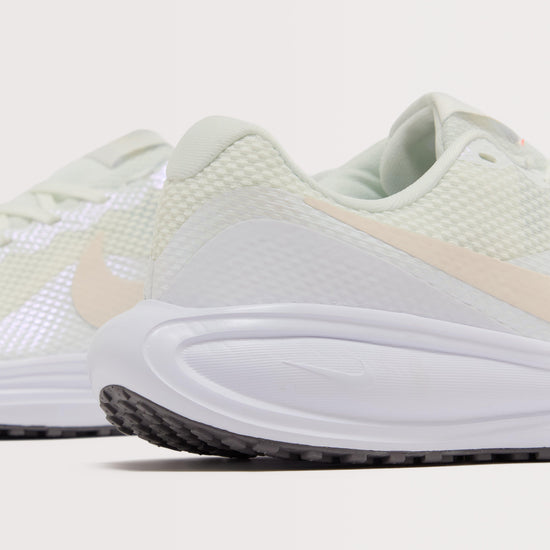 Women's Revolution 8 Road Running Shoes