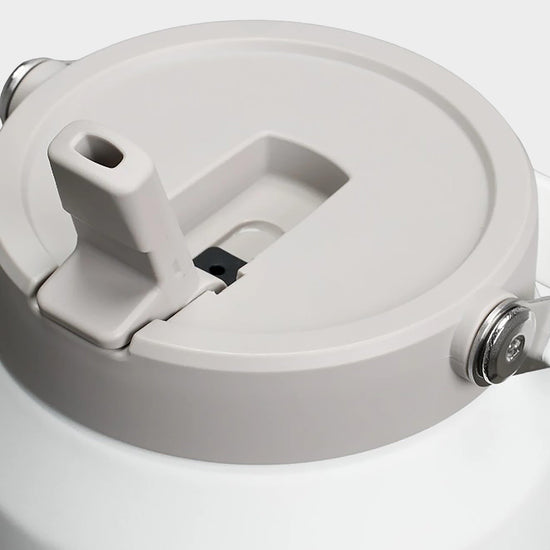 IceFlow™ Flip Straw 2.0 Jug 1.9L