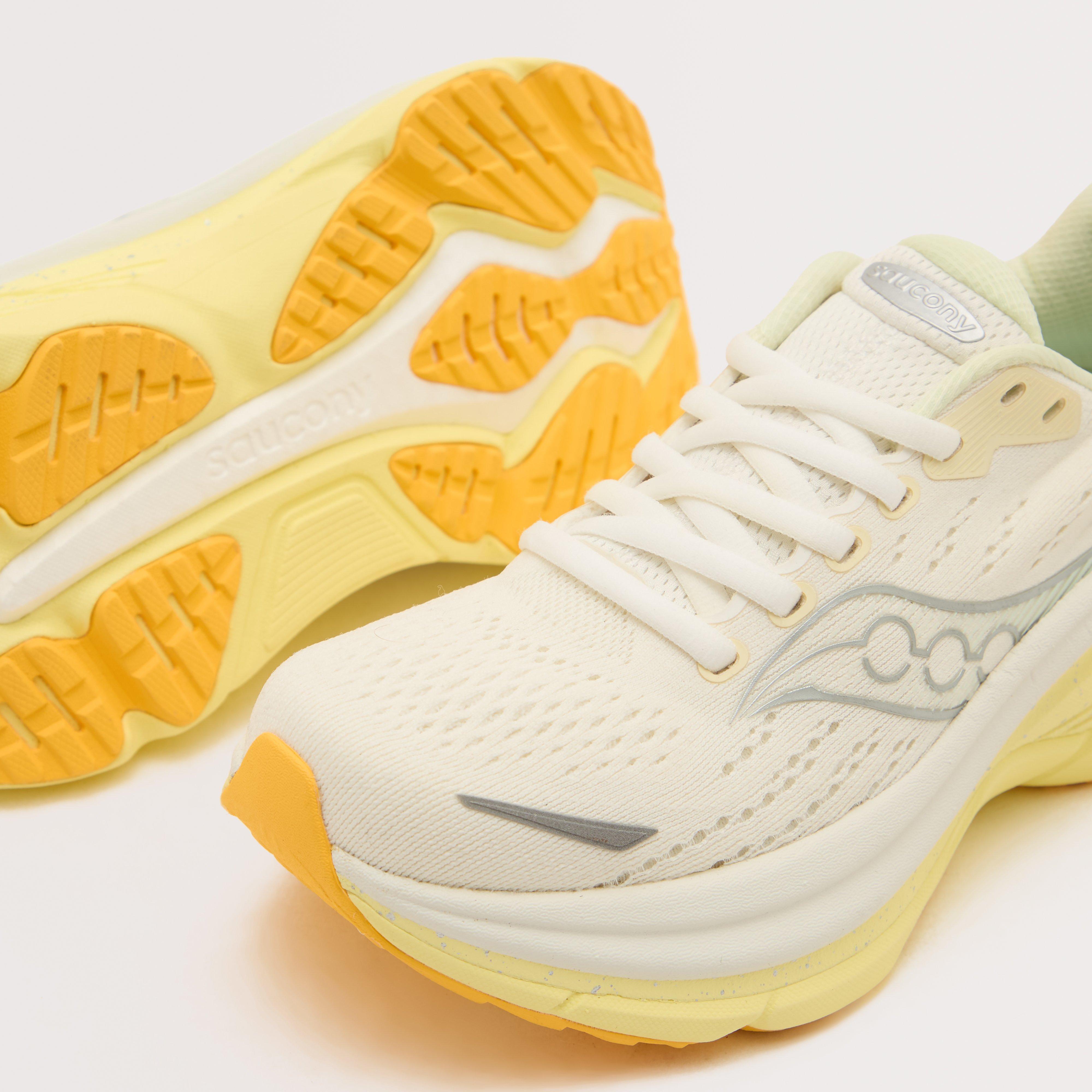Women's Hurricane 25 Running Shoes