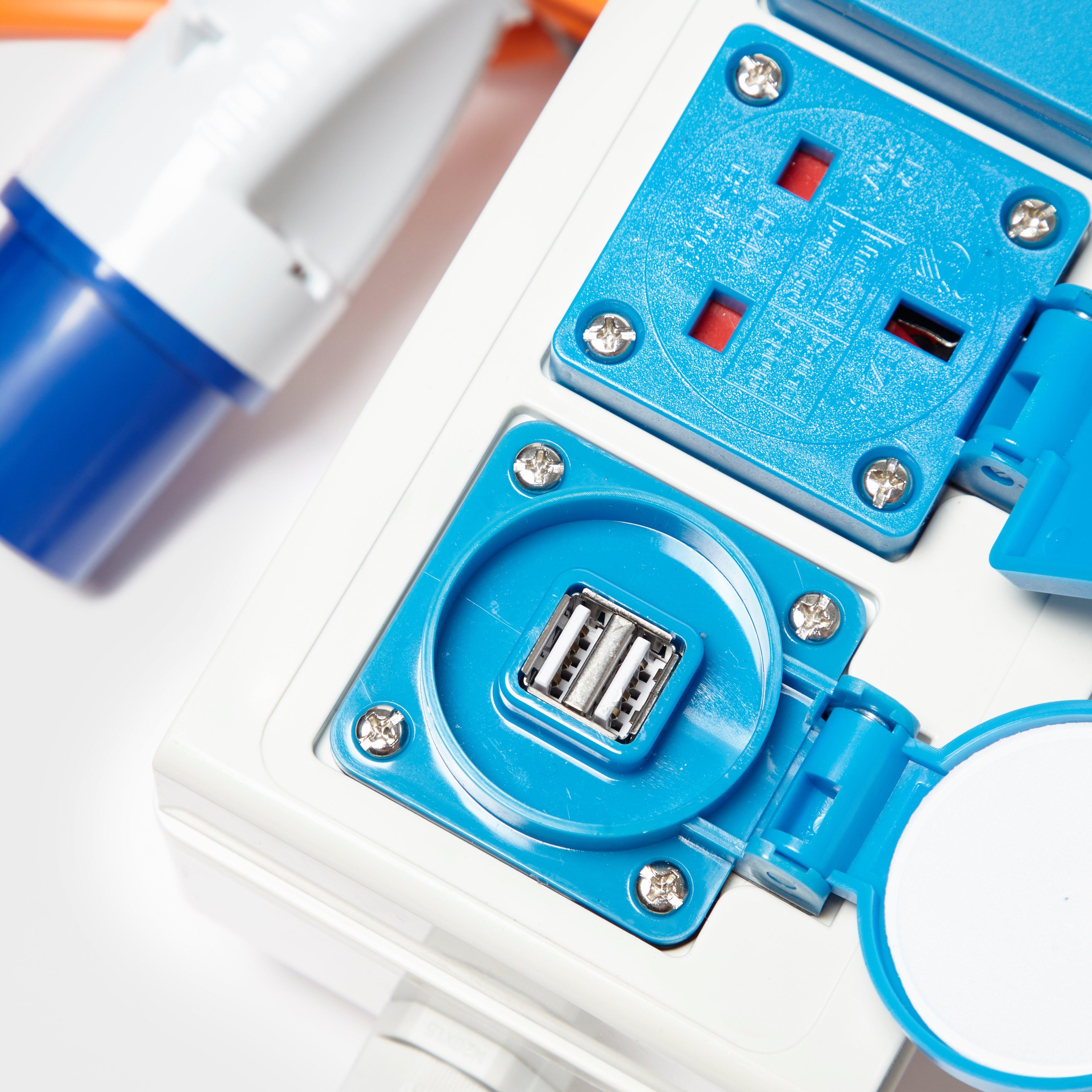 Mobile Mains Kit Deluxe with 2 USB