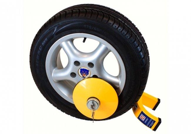 Scimitar Wheel Clamp