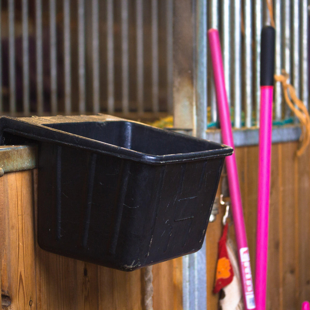 Tyre Rubber™ Hanging Portable Manger