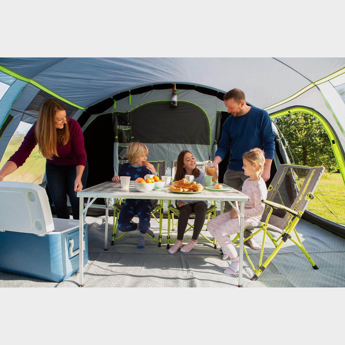 Refurbished Meadowood 6 Person Large Tent with Blackout Bedrooms