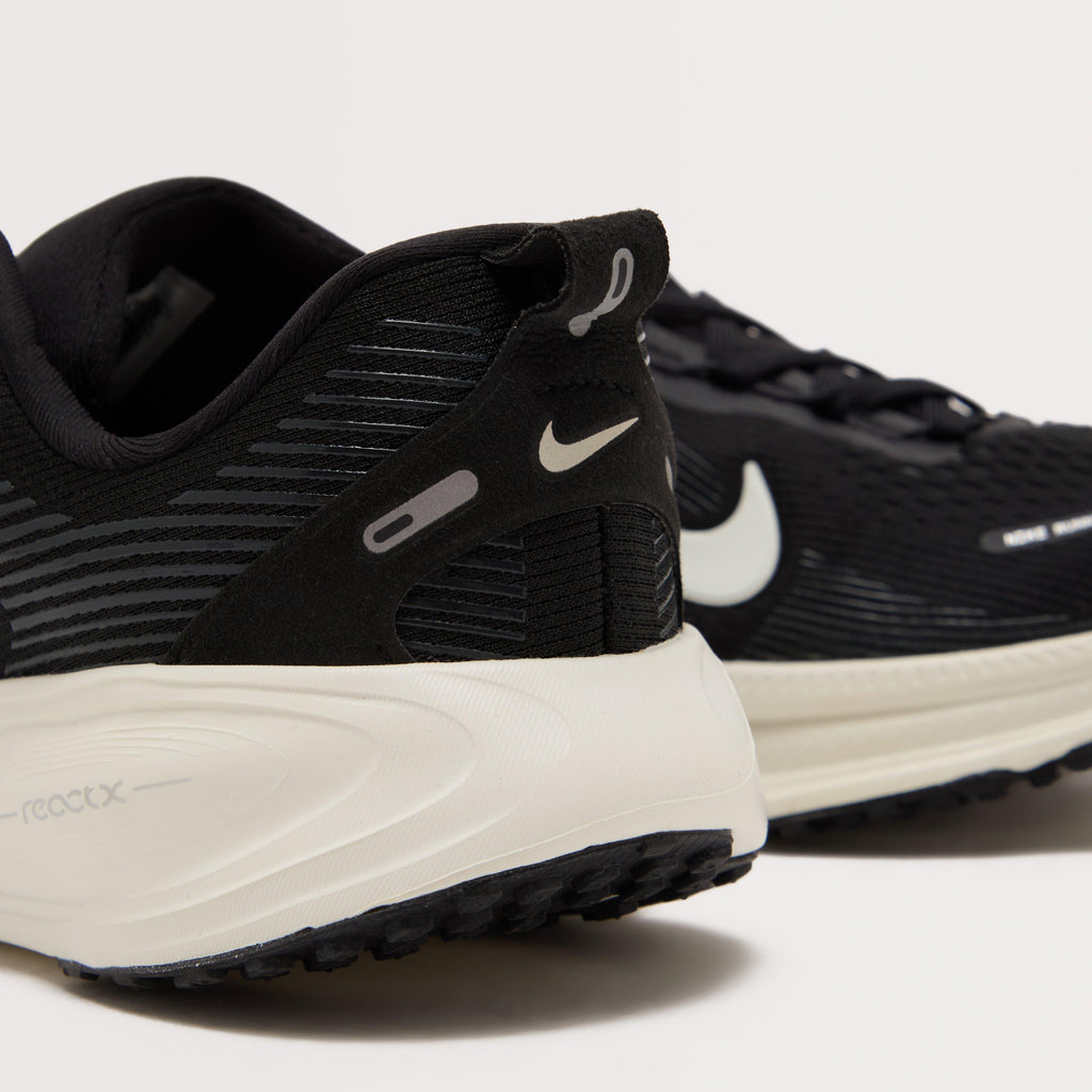 Older Kids’ Vomero 18 Road Running Shoes