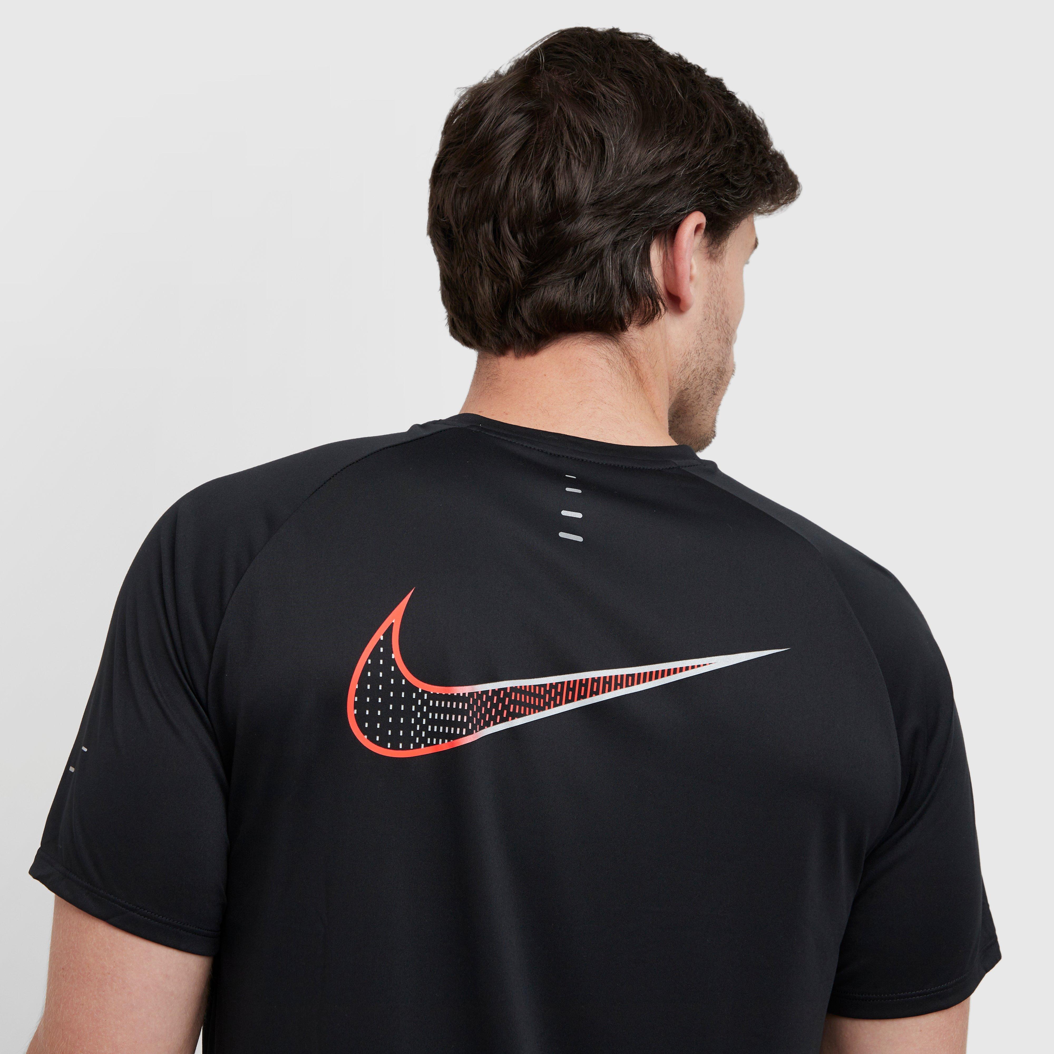 the nike tee standard fit