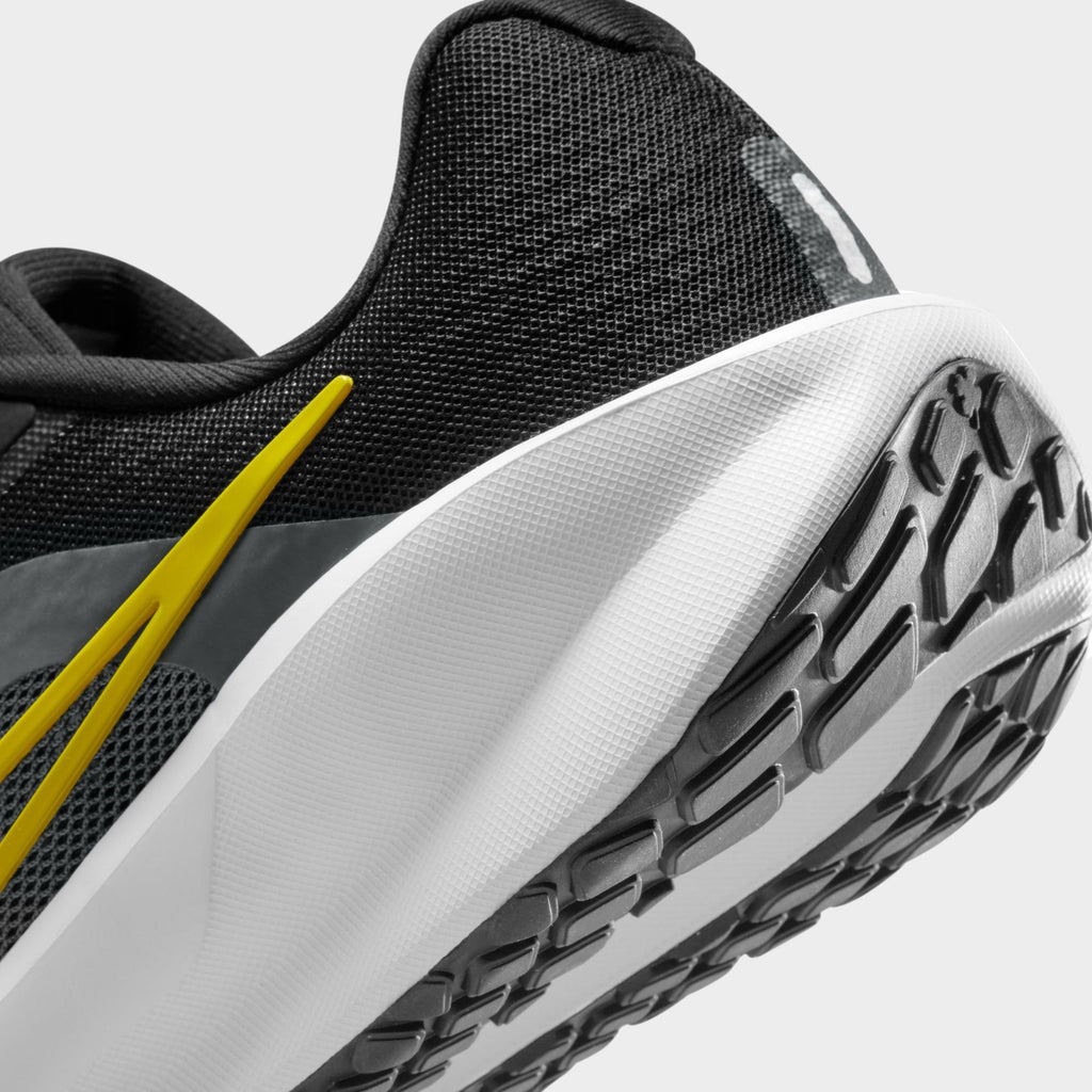 Men’s Downshifter 13 Road Running Shoes