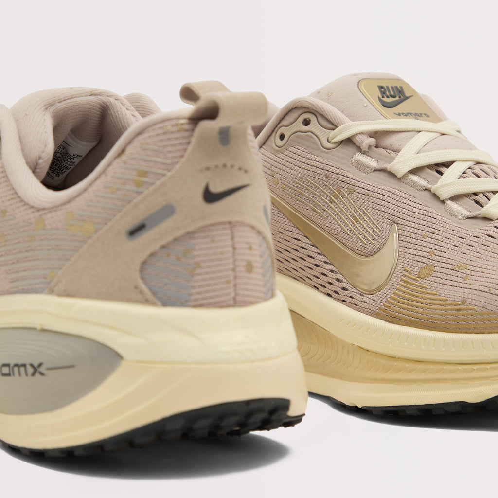 Womens Vomero 18 Running Shoes