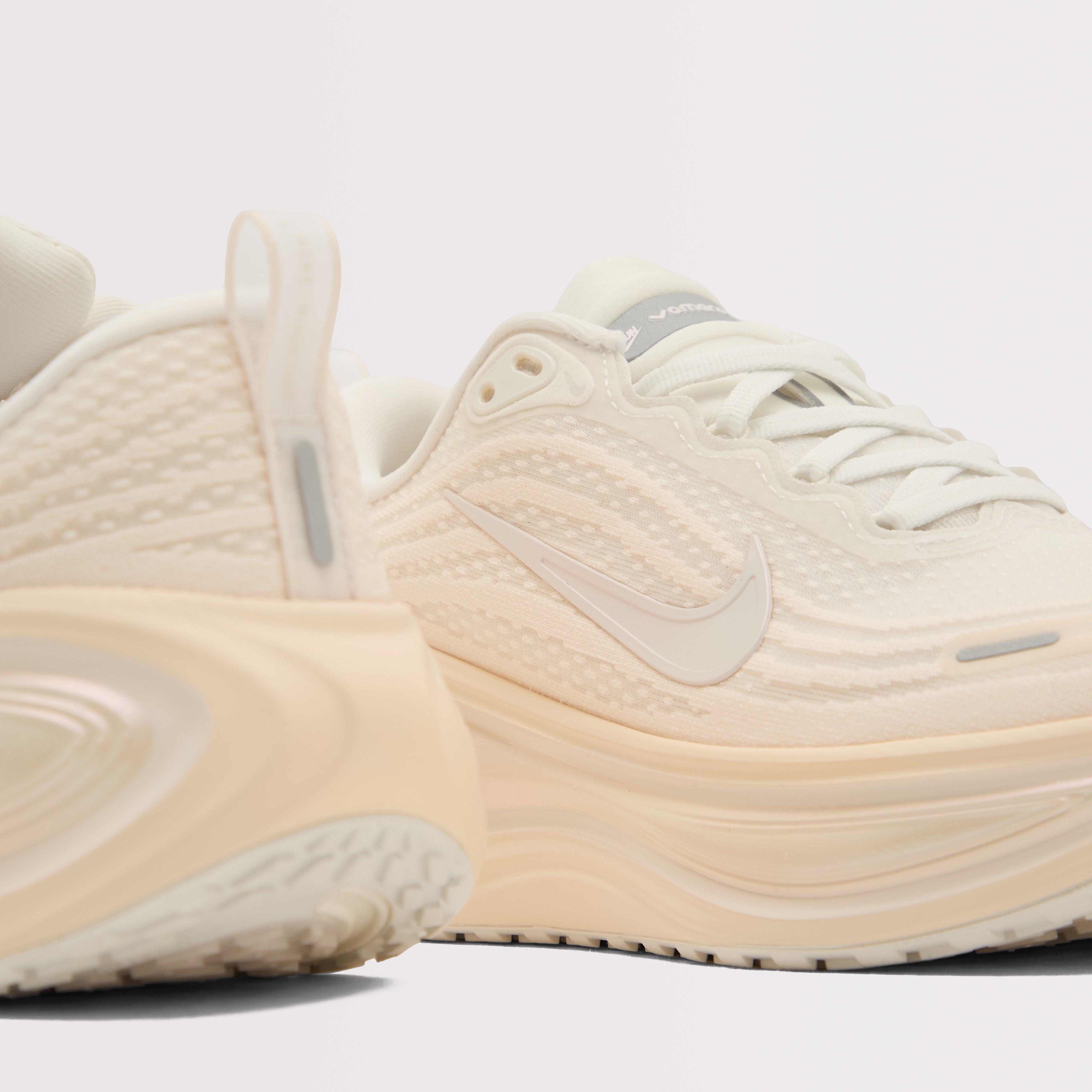 Womens Vomero Plus Running Shoes
