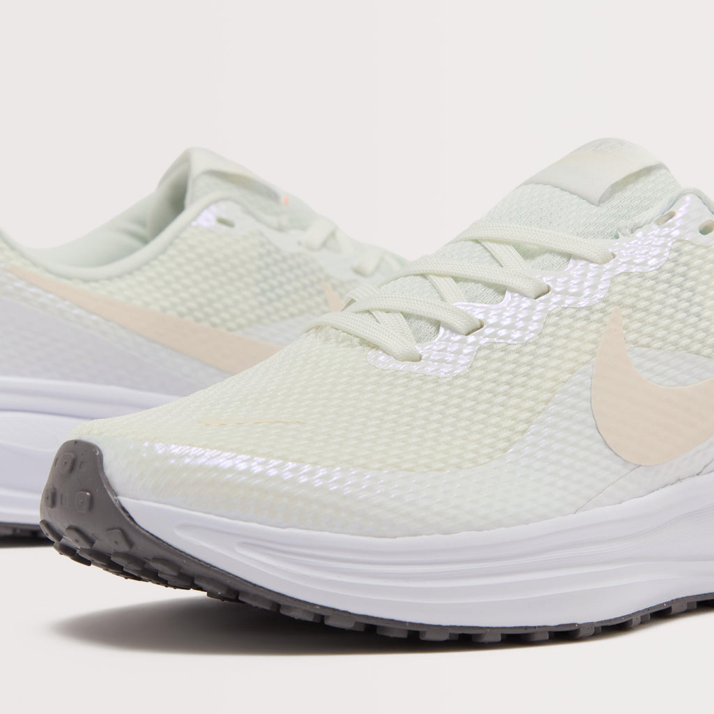 Women's Revolution 8 Road Running Shoes