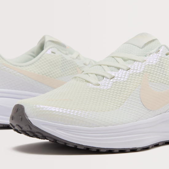 Women's Revolution 8 Road Running Shoes