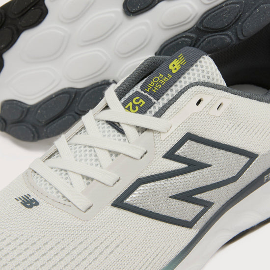 Women's Fresh Foam 520 V9 Running Shoes