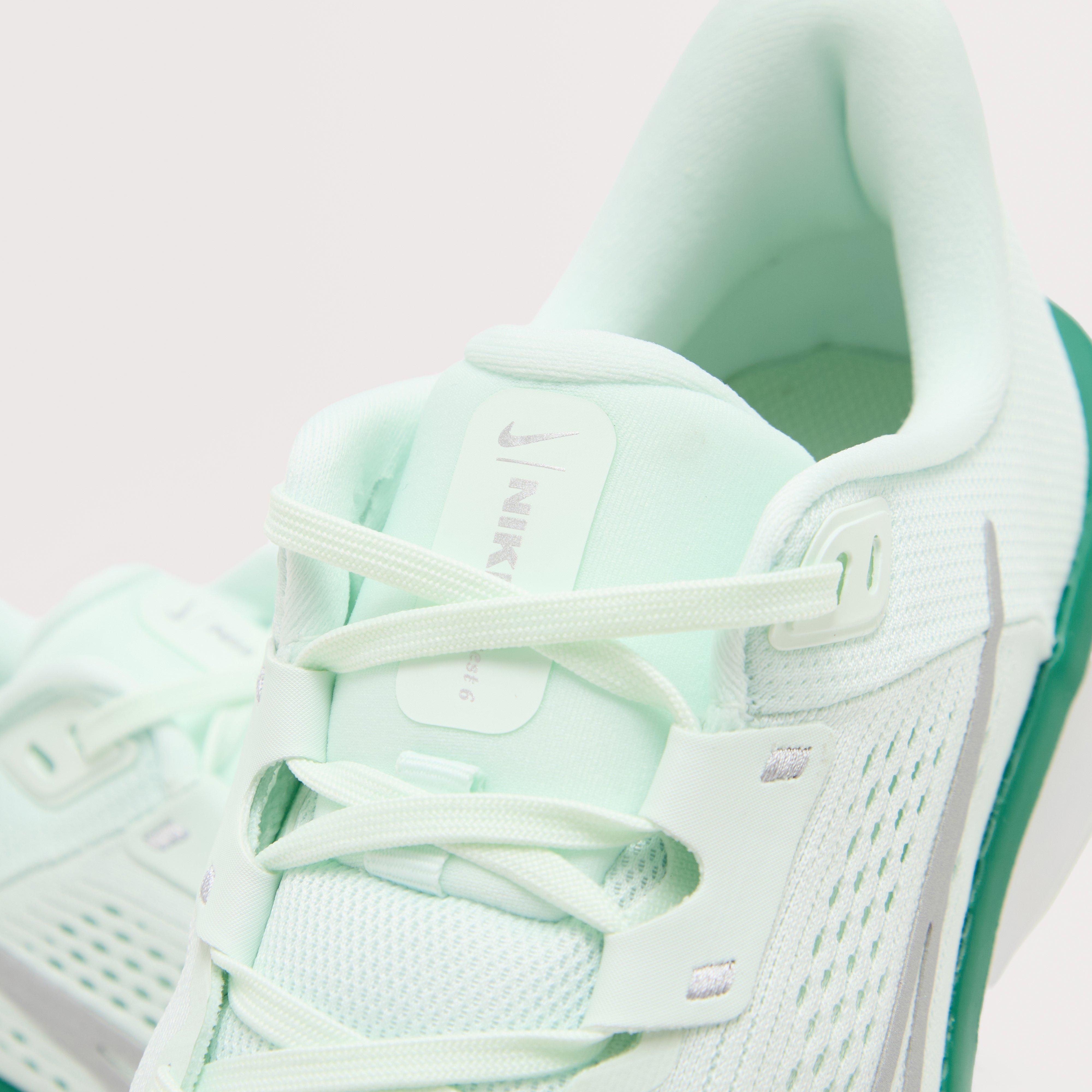 Women’s Quest 6 Road Running Shoes