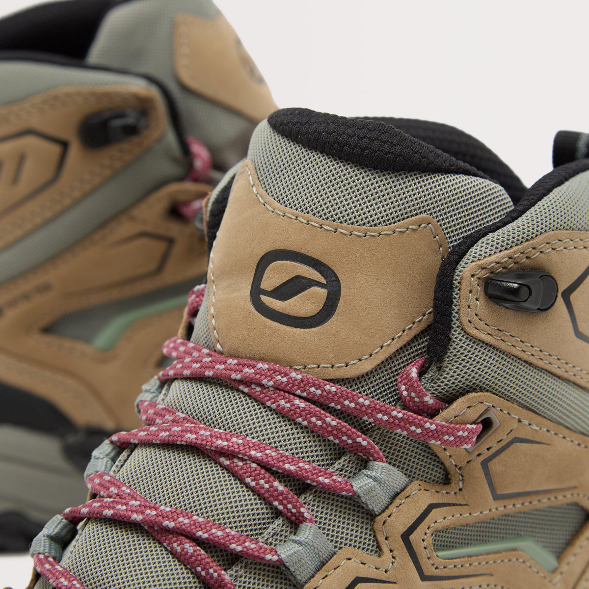 Women’s Moraine Mid GTX Walking Boots