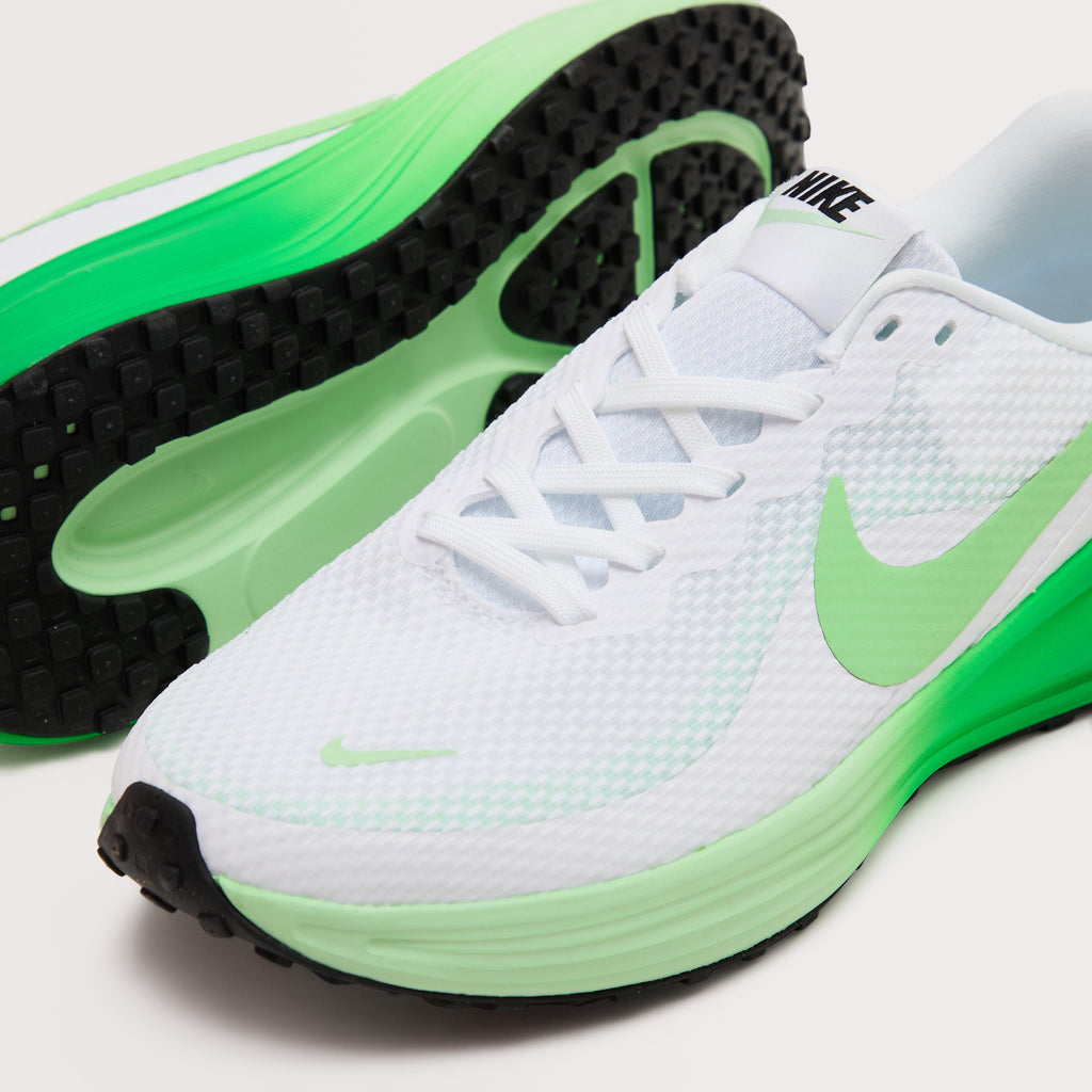 Women’s Revolution 8 Running Shoes