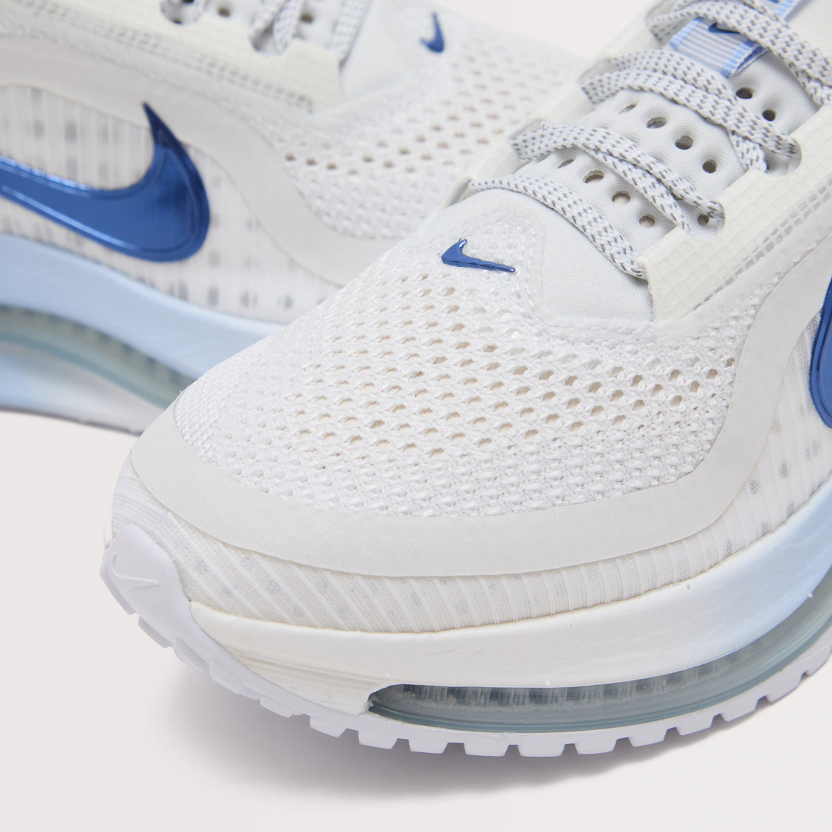 Women’s Pegasus Premium Running Shoes